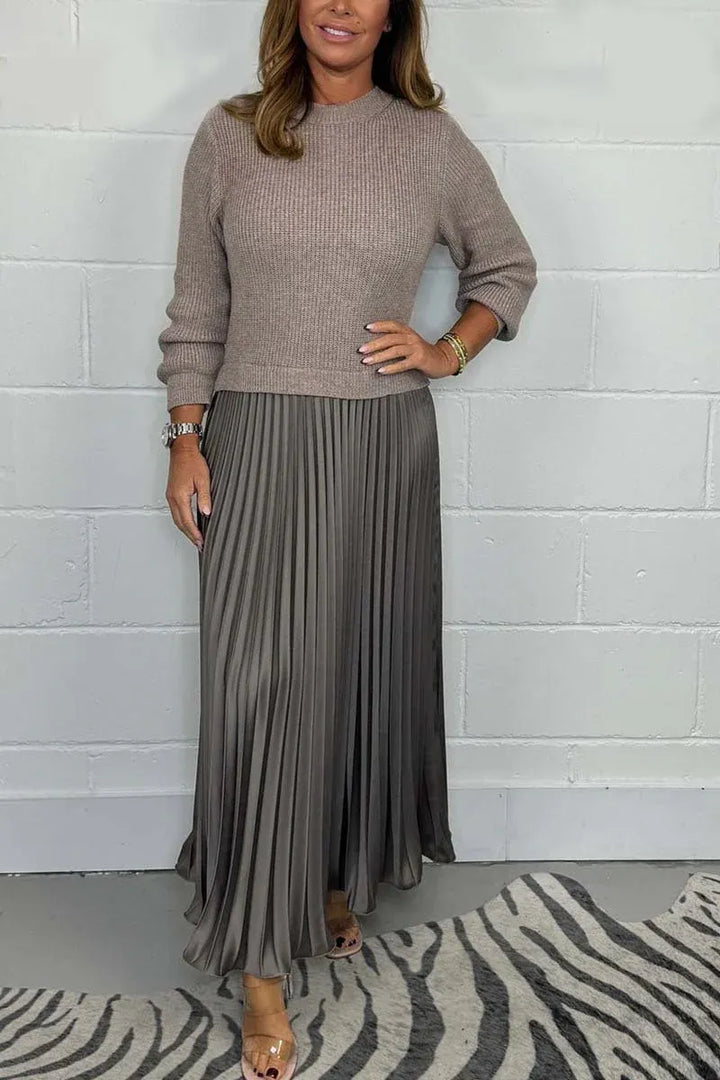 Camilla | Maxikjole med Sweater & Plisseret Nederdel