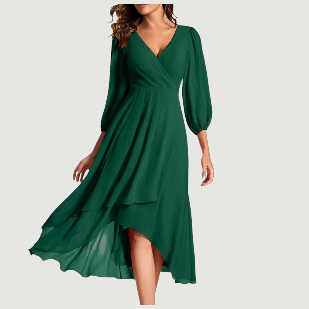 MIA™ KJOLE | Elegant V-halsdesign med asymmetrisk fald
